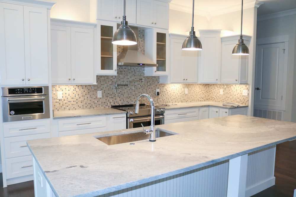 How To choose a backsplash for busy granite